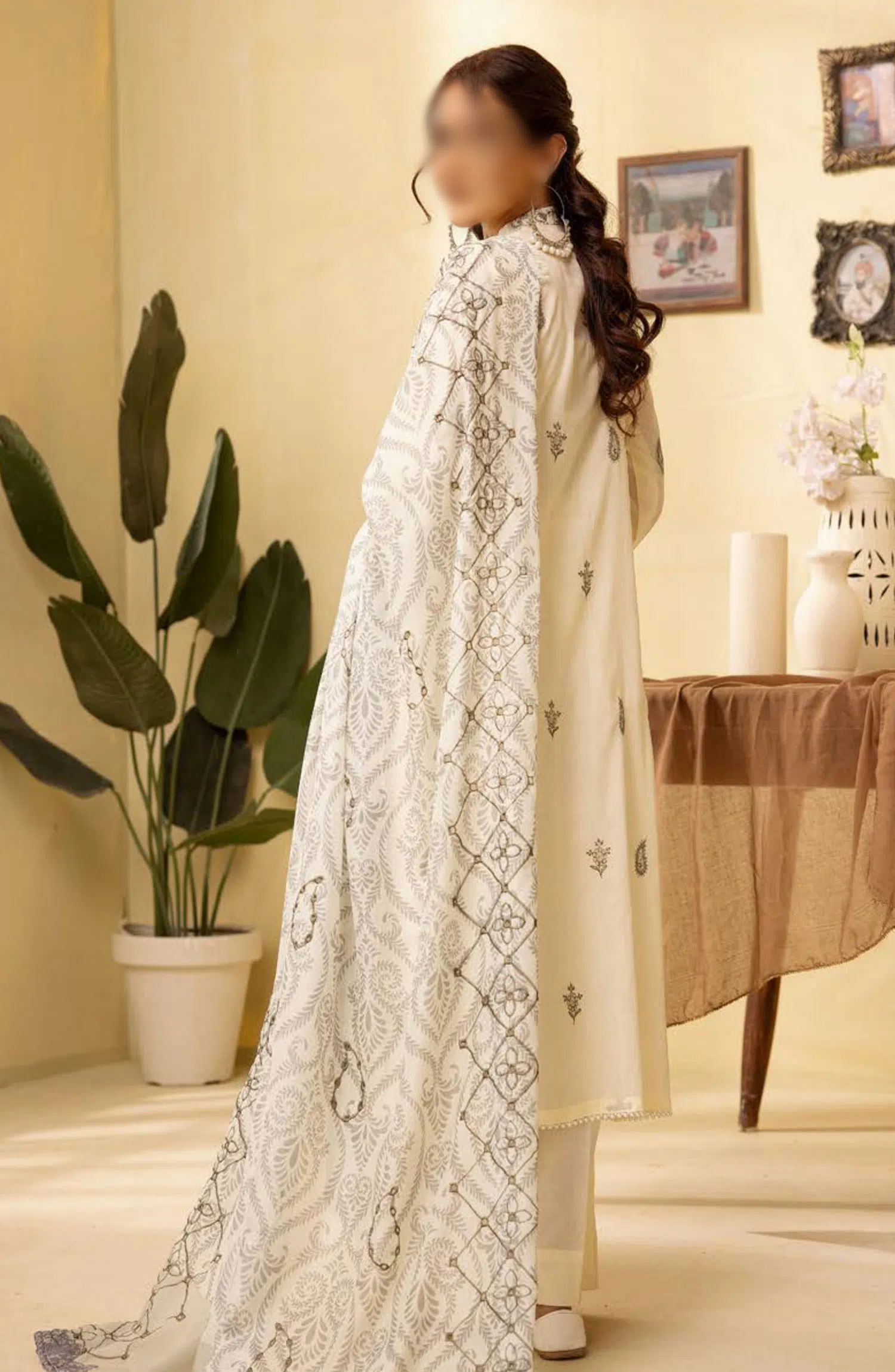 Layla Premium Embroidered Lawn Collection 2024 - Design 02