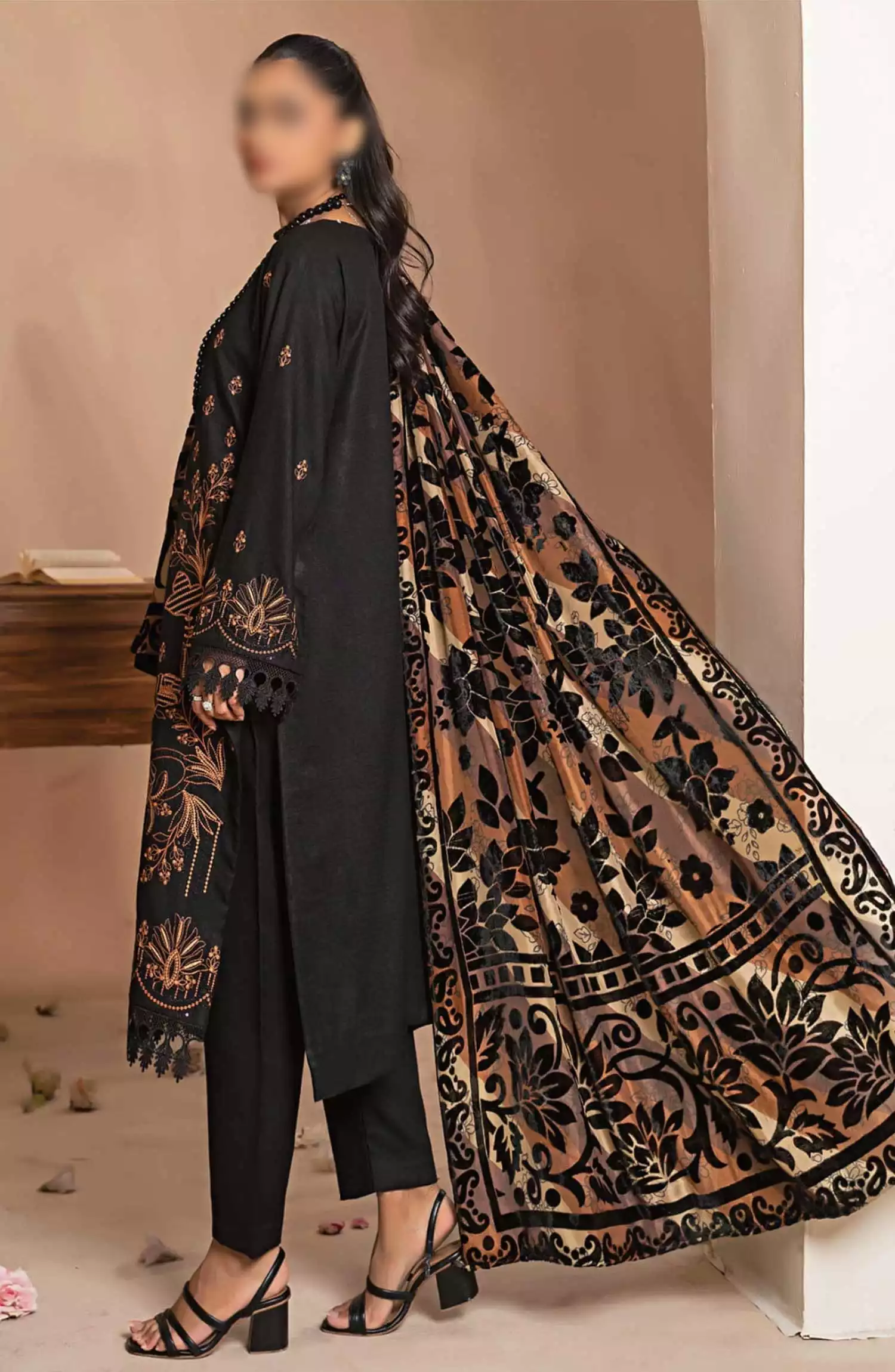 Queen Winter Palachi Shawl Luxurious Collection - Design 07