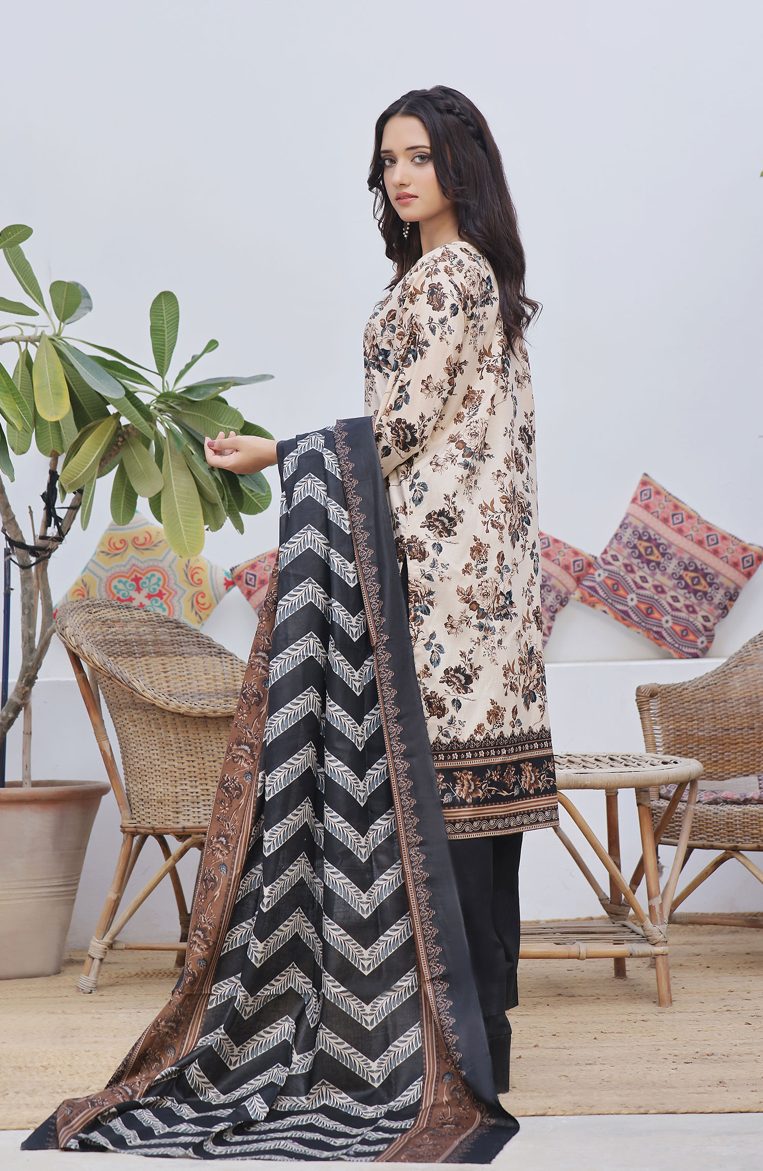 Designer Cotton Lawn 3 Pcs  Unstitched Printed Collection 2024 vol 2 - DL-106