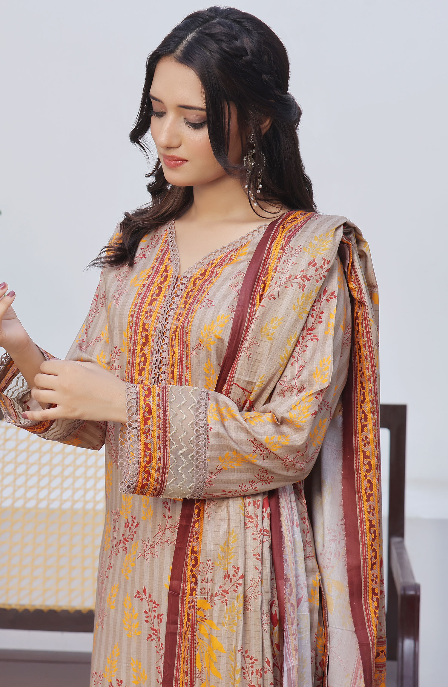 Designer Cotton Lawn 3 Pcs  Unstitched Printed Collection 2024 vol 04 - DL-111