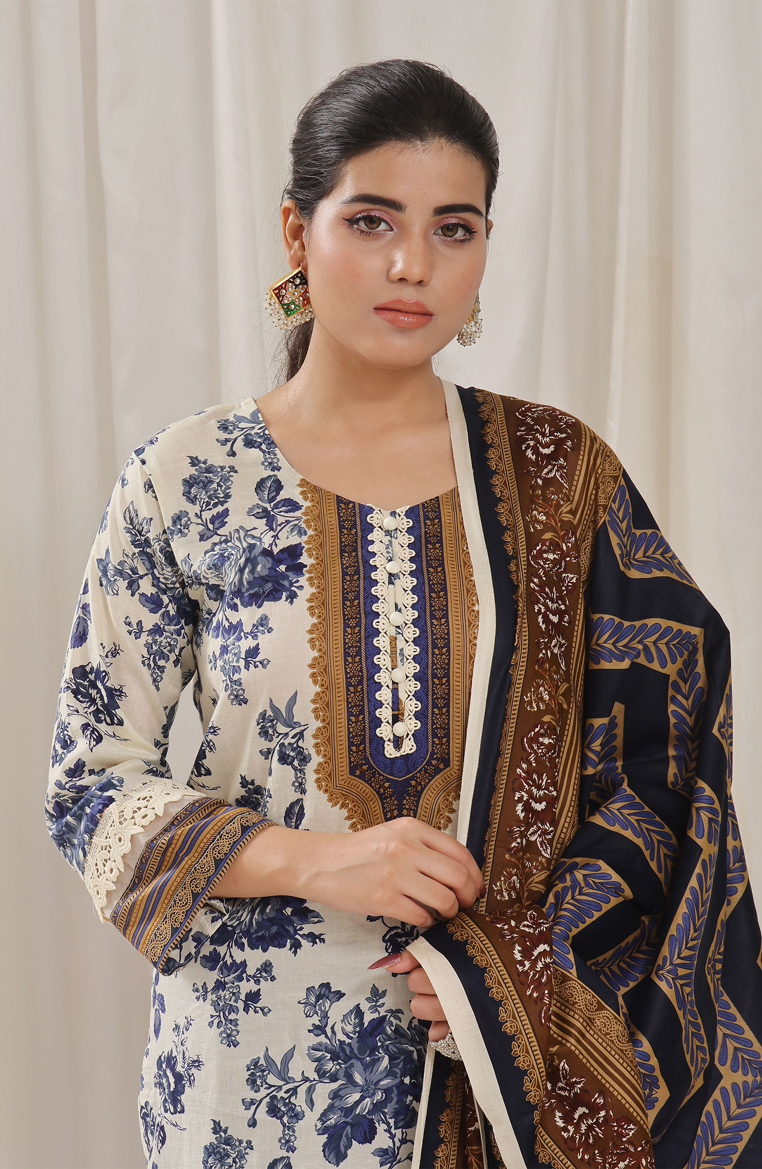 Designer Cotton Lawn 3 Pcs  Unstitched Printed Collection 2024 vol 04 - DL-137