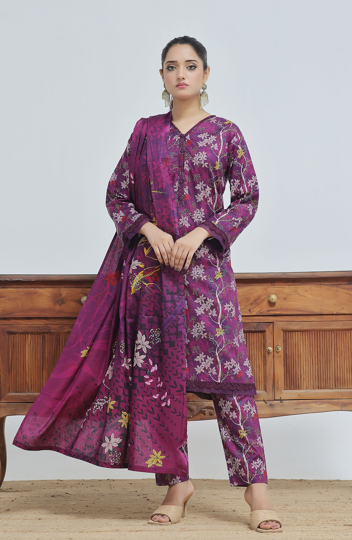 Designer Cotton Lawn 3 Pcs  Unstitched Printed Collection 2024 vol 04 - DL-158