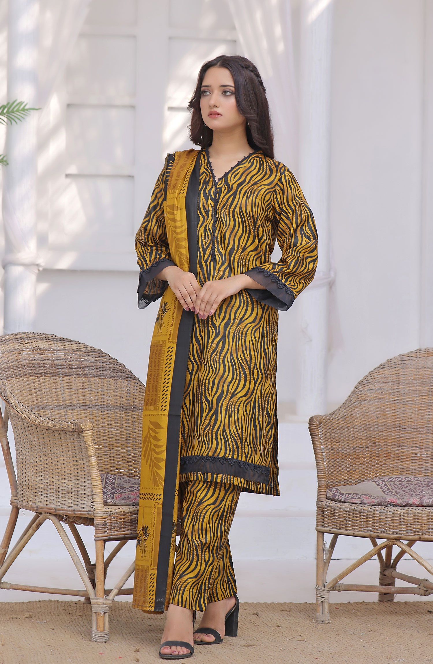 Designer Cotton Lawn 3 Pcs  Unstitched Printed Collection 2024 - DL-96