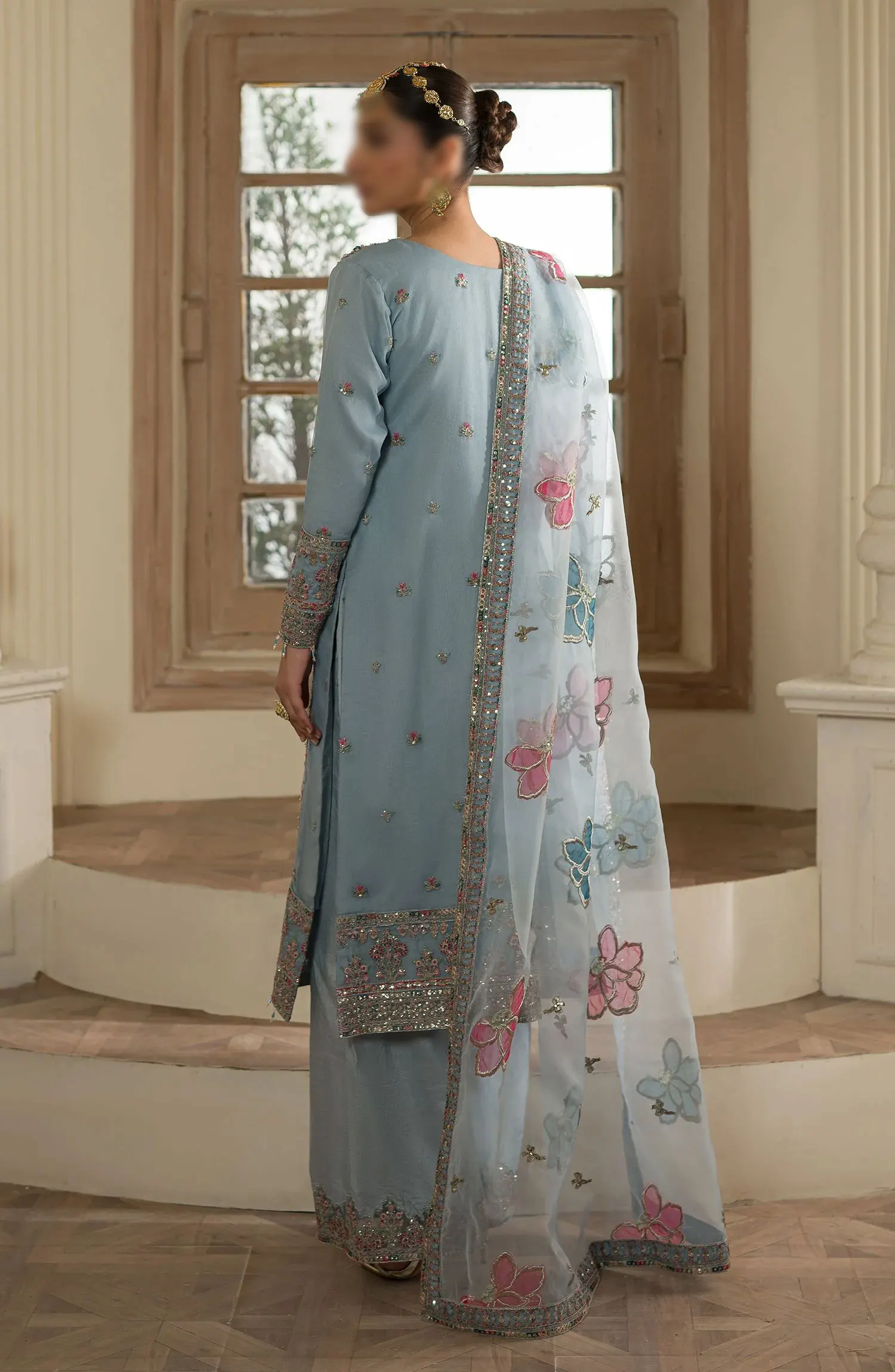 Suave Luxury Formals 2024 By Emaan Adeel - ESRA