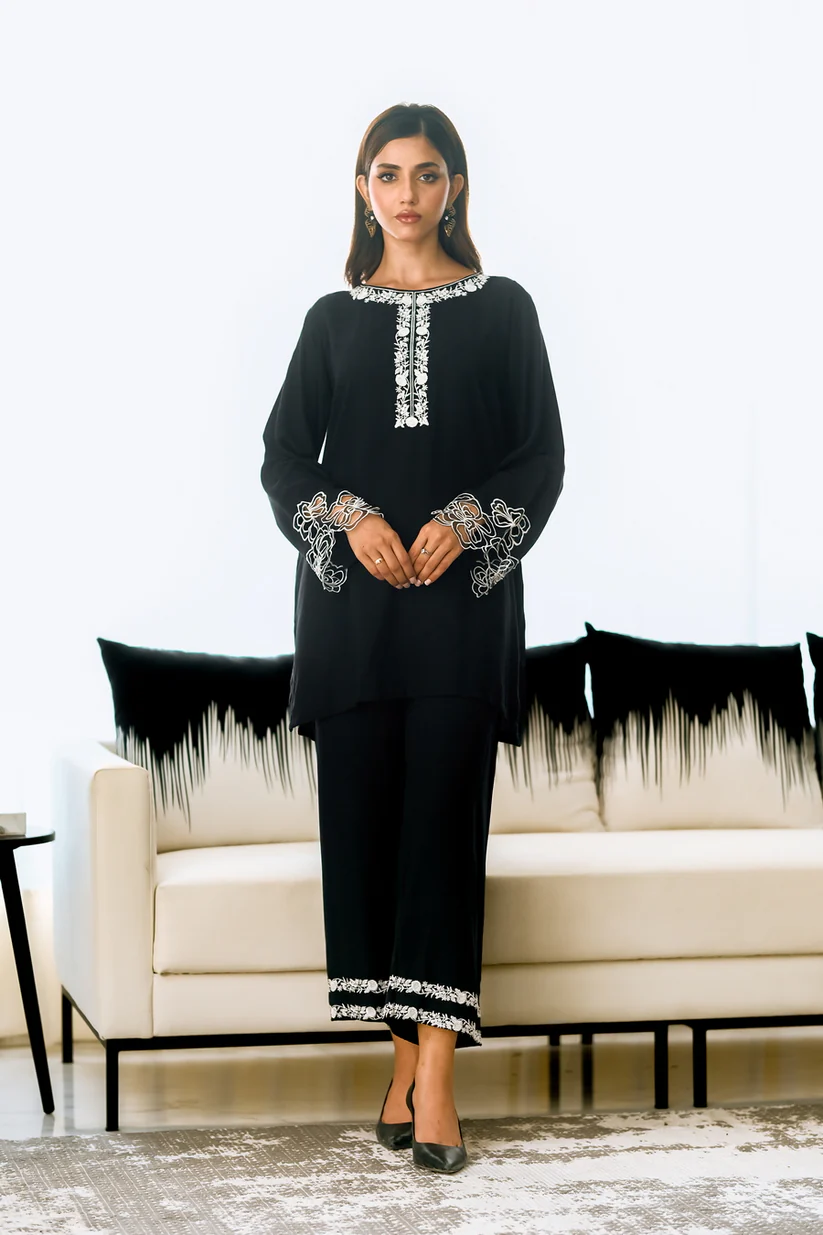 Noir Elegance - 2pcs - Embroidered