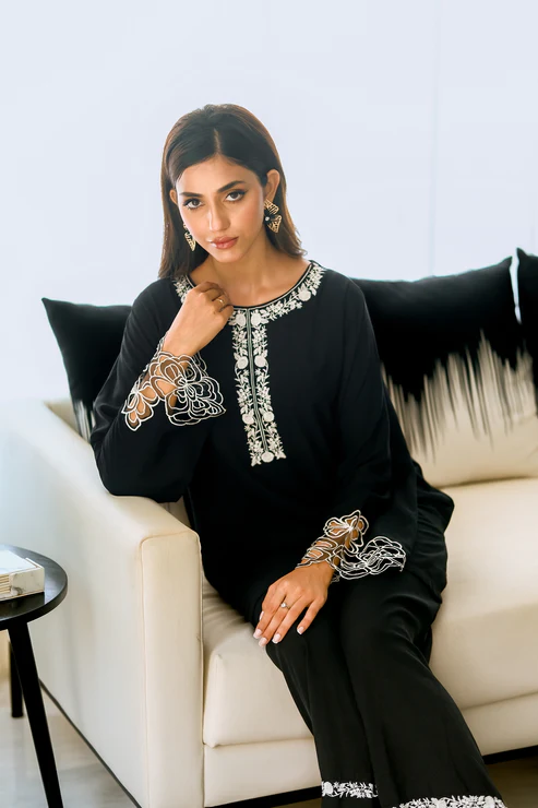 Noir Elegance - 2pcs - Embroidered